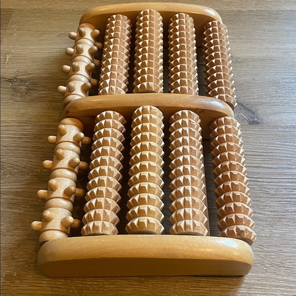 Dual Wooden Foot Roller – Acupressure Therapy - Picture 8 of 11